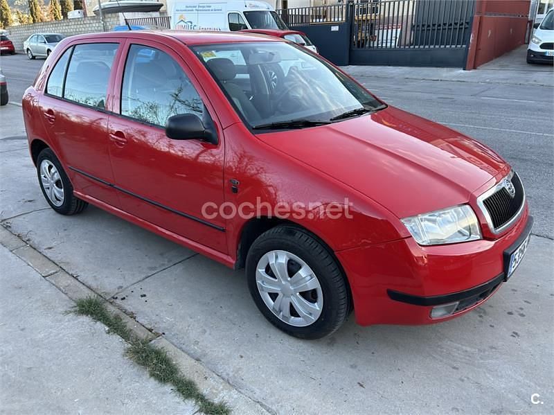 Usado Skoda Fabia Classic 68 CV (50 kW) 2001 Rojo Berlina
