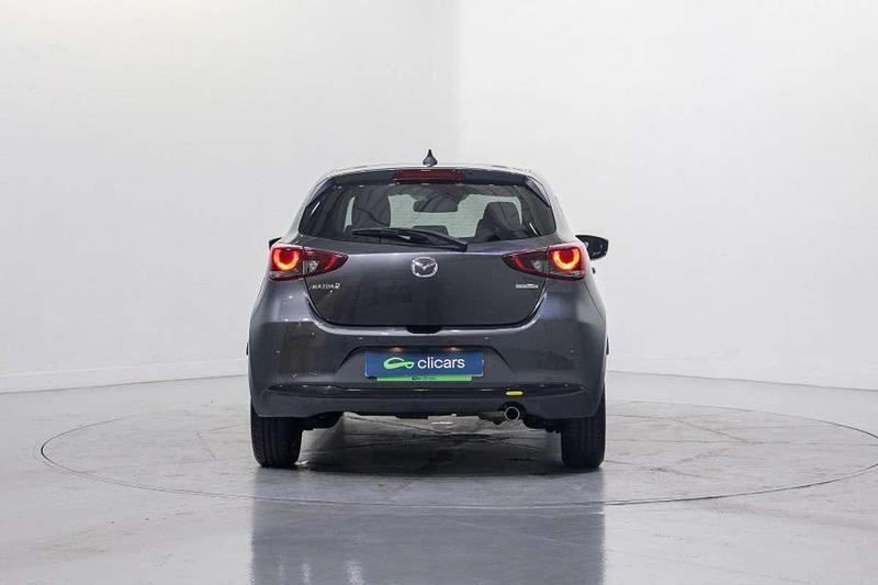 Usado Mazda 2 Exclusive-Line 90 CV (66 kW) 2023 Gris Utilitario
