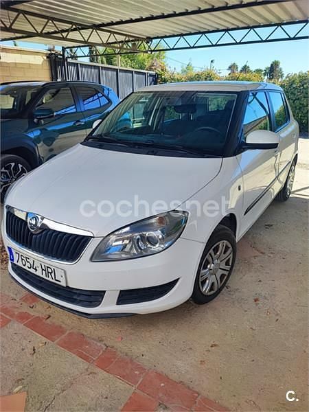 Usado Skoda Fabia Ambition 60 CV (44 kW) 2013 Blanco Berlina