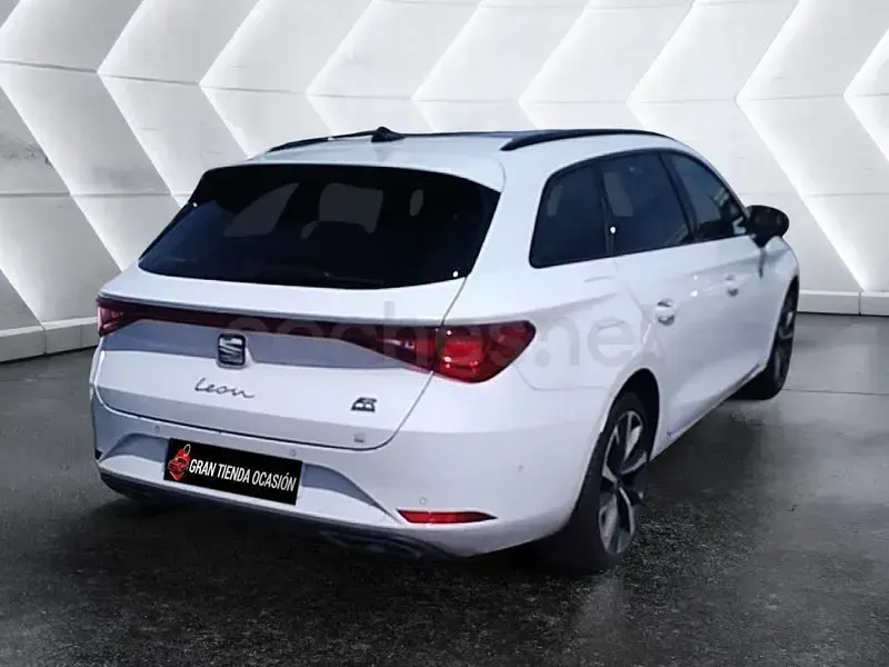 Usado Seat Leon FR 204 CV (150 kW) 2021 Blanco Familiar
