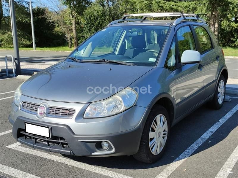 Gris / plata Usado 2013 Fiat Sedici Emotion SUV | 5500 € - Imagen 1/4