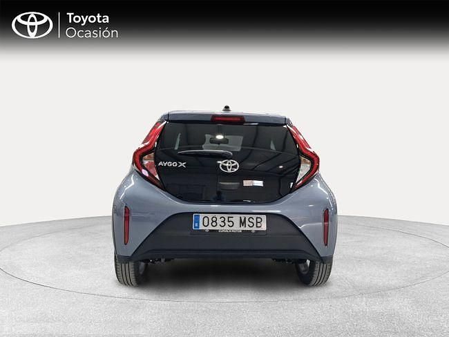 Usado Toyota Aygo X Play 72 CV (52 kW) 2024 Gris / plata SUV
