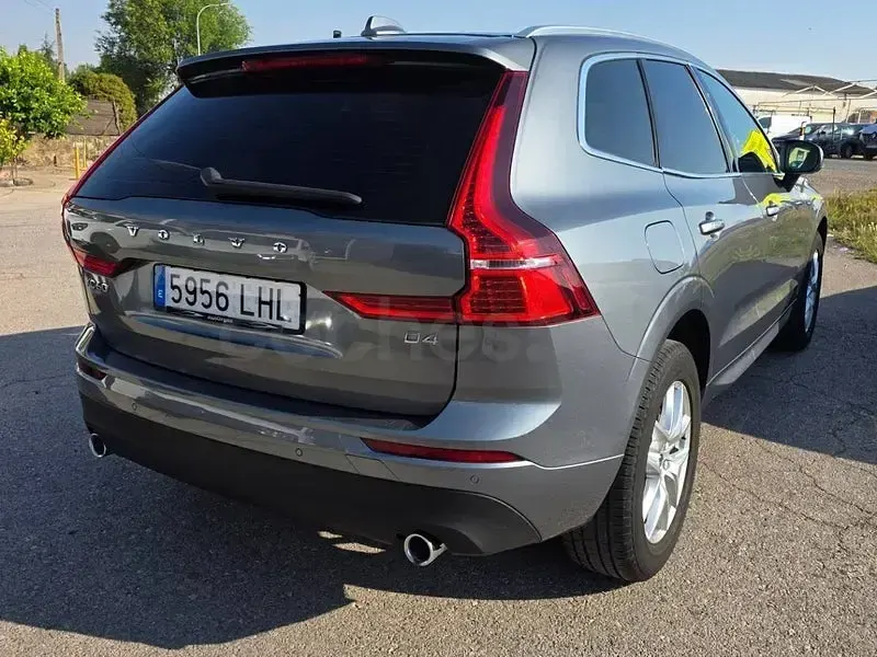 Usado Volvo XC60 Business Edition 190 CV (139 kW) 2020 Gris / plata SUV
