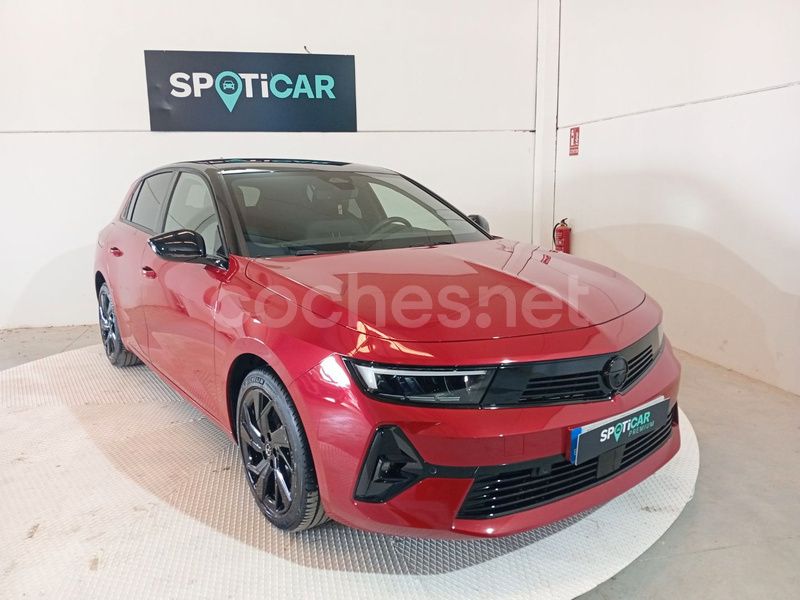 Granate Usado 2023 Opel Astra Berlina | 22.900 € (Un poco caro) - Imagen 1/4