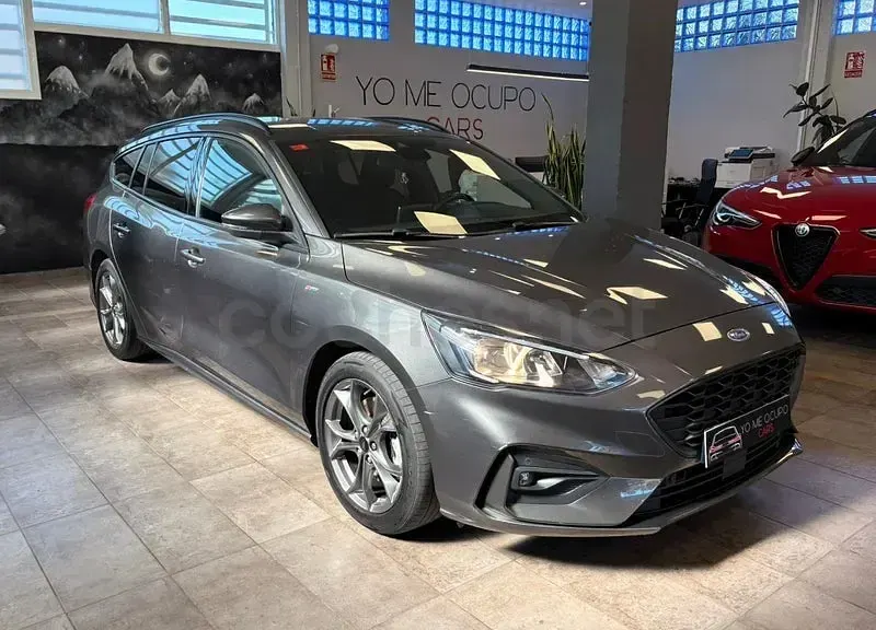 Usado Ford Focus ST-Line 125 CV (91 kW) 2019 Gris / plata Familiar