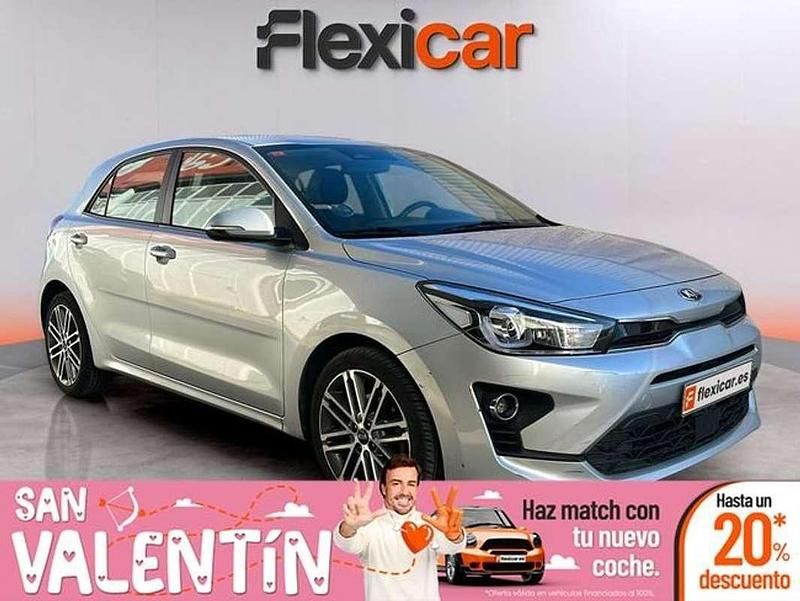 Usado Kia Rio 120 CV (88 kW) 2021 Gris Berlina