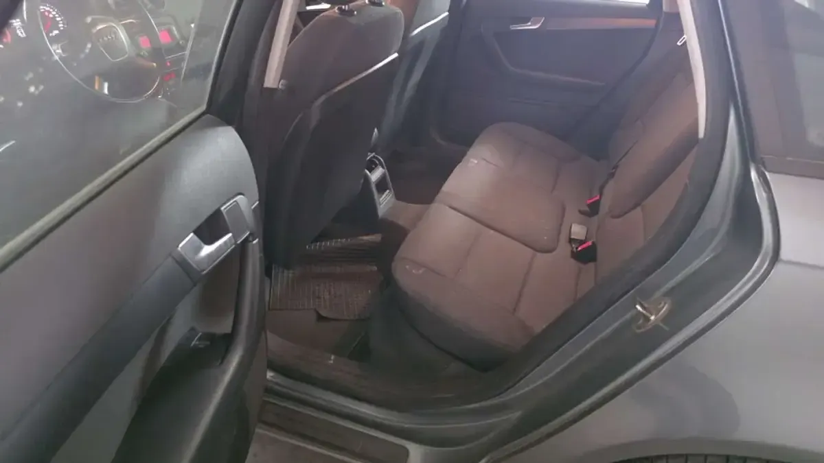 Usado Audi A3 Sportback Attraction 105 CV (77 kW) 2010 Gris Utilitario