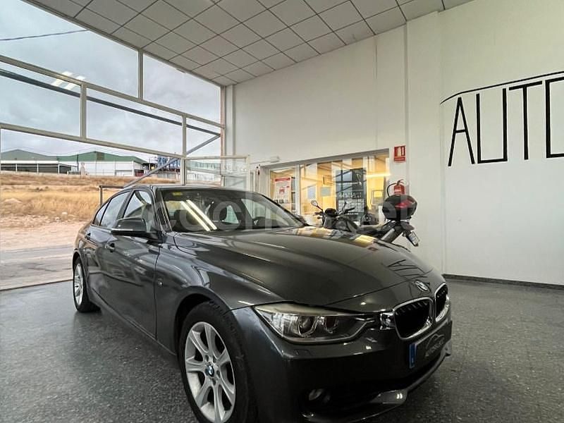 Usado BMW 318 Gran Turismo 143 CV (105 kW) 2013 Gris / plata Berlina