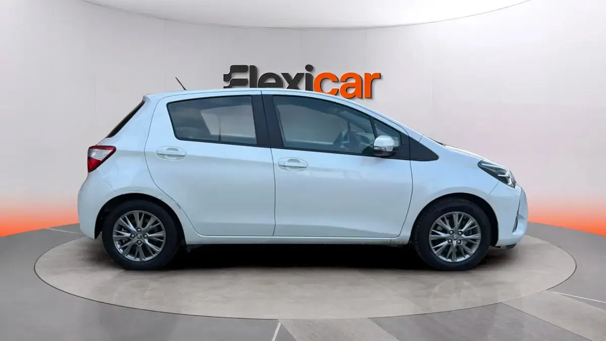Usado Toyota Yaris Active 111 CV (81 kW) 2018 Blanco Berlina