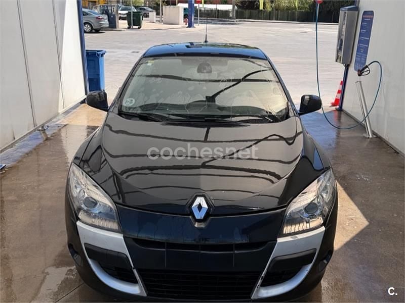 Begagnad Renault Mégane Dynamique 105 HK (77 kW) 2009 Svart Sedan