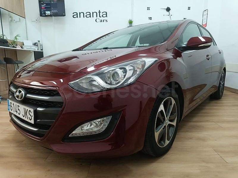 Usado Hyundai i30 90 CV (66 kW) 2016 Granate Berlina