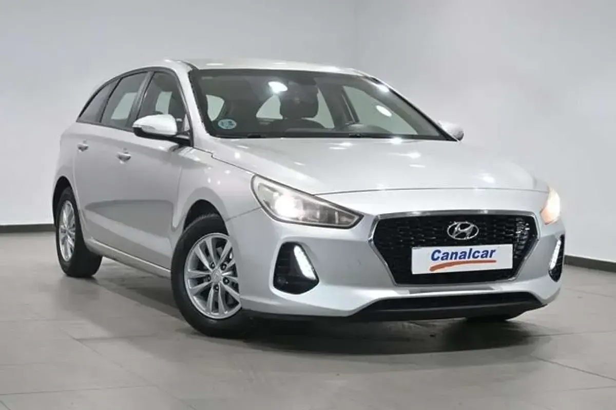 Usado Hyundai i30 GO! 110 CV (80 kW) 2018 Gris Familiar