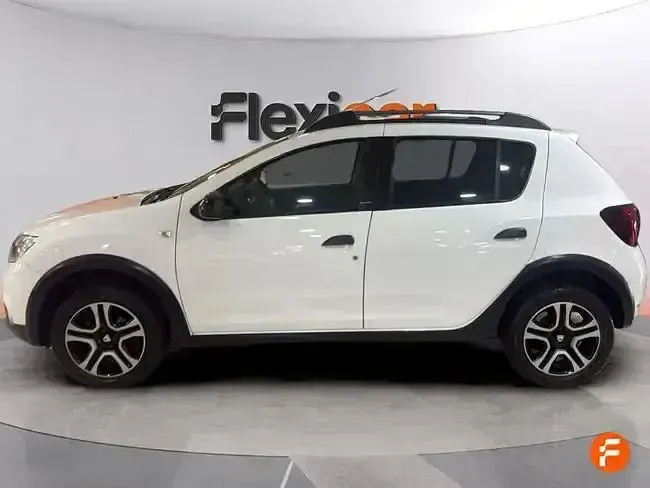 Usado Dacia Sandero Comfort 90 CV (66 kW) 2018 Blanco Berlina