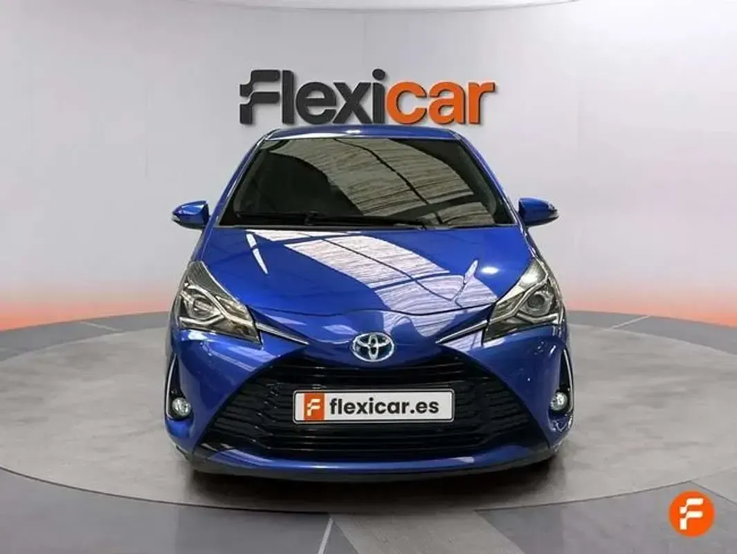 Usado Toyota Yaris Active 99 CV (72 kW) 2020 Azul Utilitario