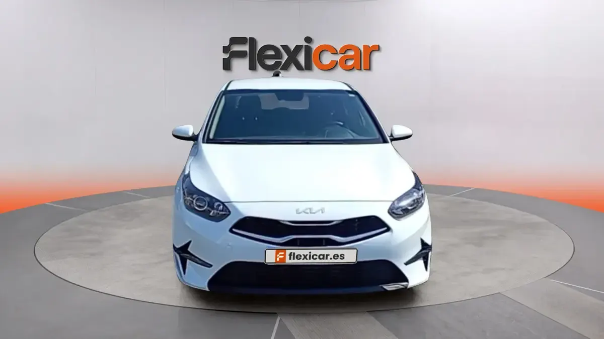 Usado Kia Ceed 136 CV (100 kW) 2023 Blanco Utilitario