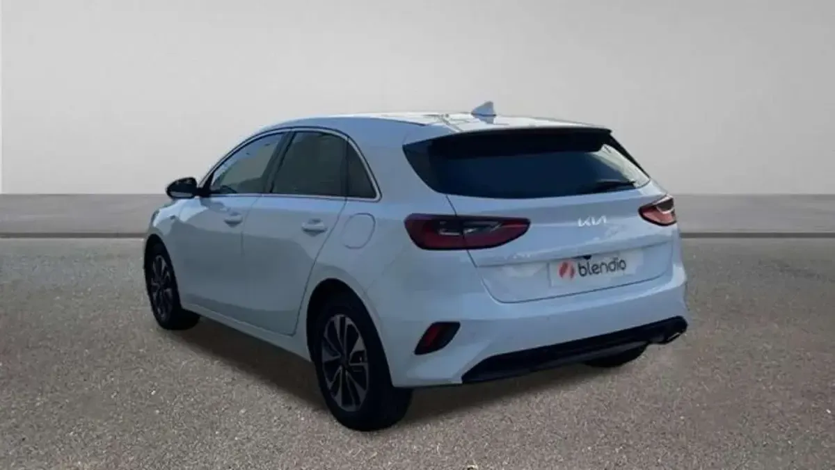 Usado Kia Ceed 101 CV (74 kW) 2025 Blanco Utilitario