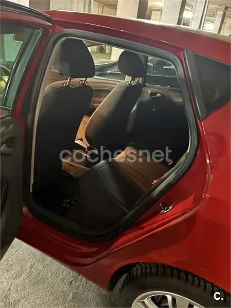 Usado Seat Ibiza Style 90 CV (66 kW) 2010 Rojo Berlina