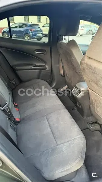 Usado Lexus UX Business Edition 184 CV (135 kW) 2019 Verde SUV