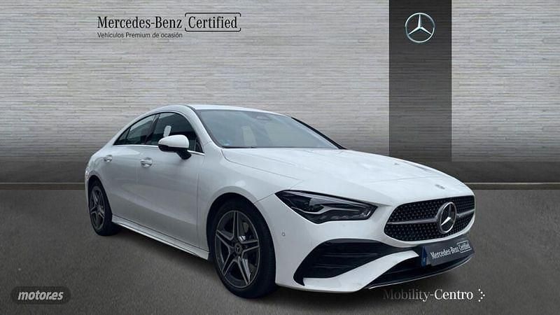 Usado Mercedes CLA200 AMG line 163 CV (119 kW) 2023 Blanco polar  pintura unicolor Berlina