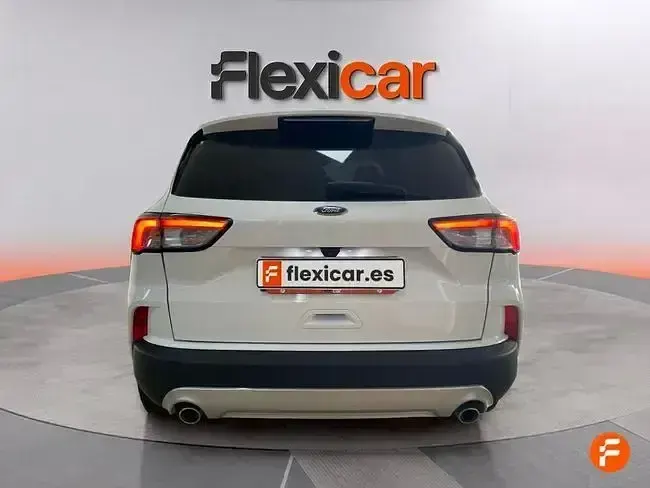 Usado Ford Kuga Titanium 190 CV (139 kW) 2021 Blanco SUV