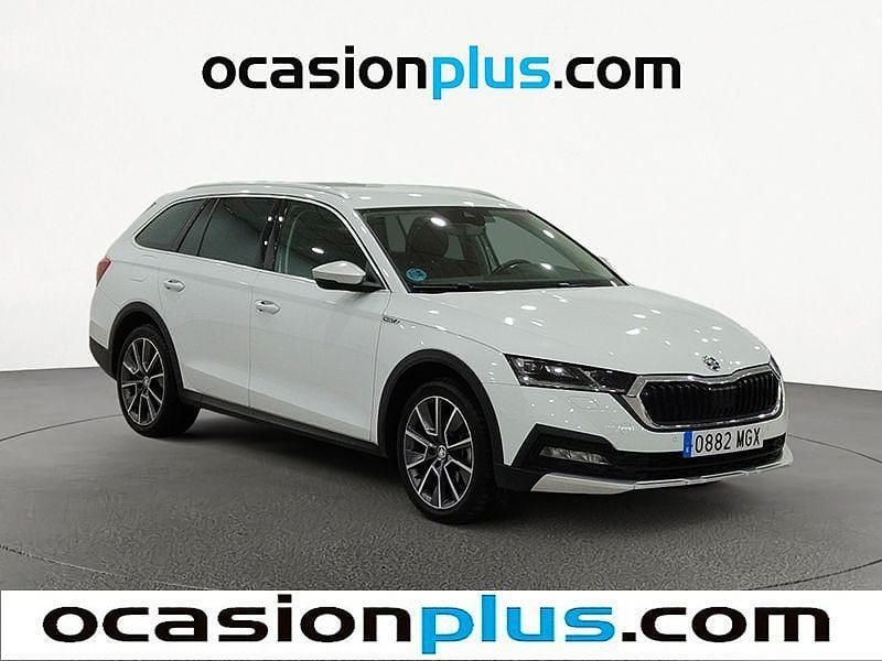 Usado Skoda Octavia 150 CV (110 kW) 2023 Blanco Familiar