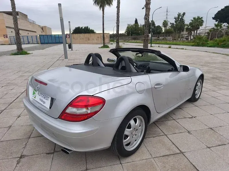 Usado Mercedes SLK200 163 CV (119 kW) 2007 Plateado Descapotable
