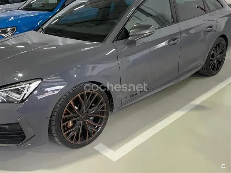 Usado Cupra Leon 310 CV (228 kW) 2021 Gris / plata Familiar