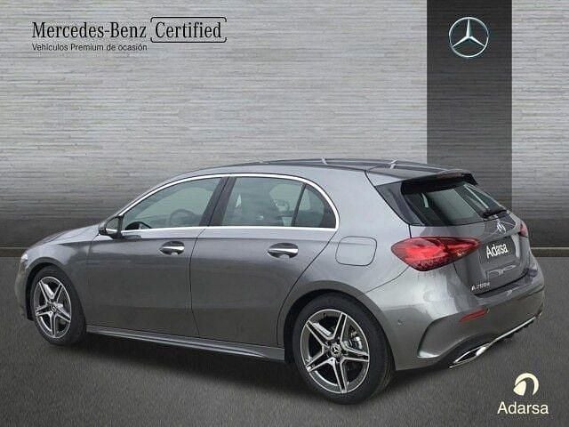 Usado Mercedes A200 AMG line 150 CV (110 kW) 2025 Gris montaña Berlina
