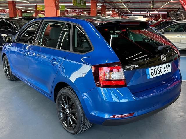 Usado Skoda Rapid Active 95 CV (69 kW) 2018 Azul Utilitario
