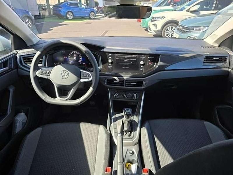 Usado VW Polo 95 CV (69 kW) 2025 Plateado Utilitario