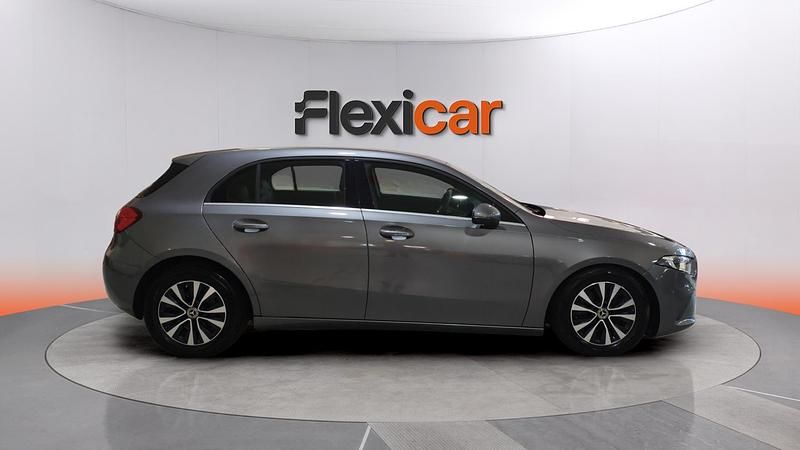 Usado Mercedes A180 116 CV (85 kW) 2020 Gris Berlina