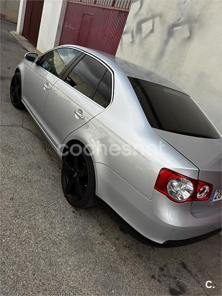 Gris / plata Usado 2009 VW Jetta Highline Berlina | 6990 € (Super precio) - Imagen 1/4