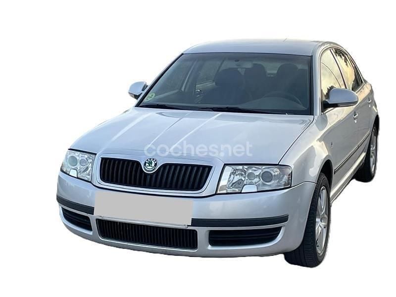 Gris / plata Usado 2008 Skoda Superb Berlina | 4900 € - Imagen 1/4