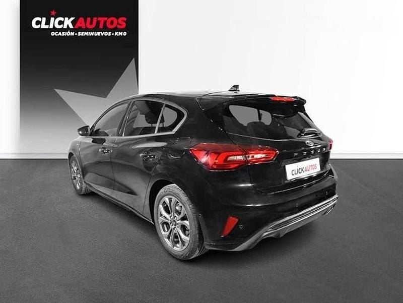 Usado Ford Focus ST-Line 126 CV (92 kW) 2024 Negro Berlina
