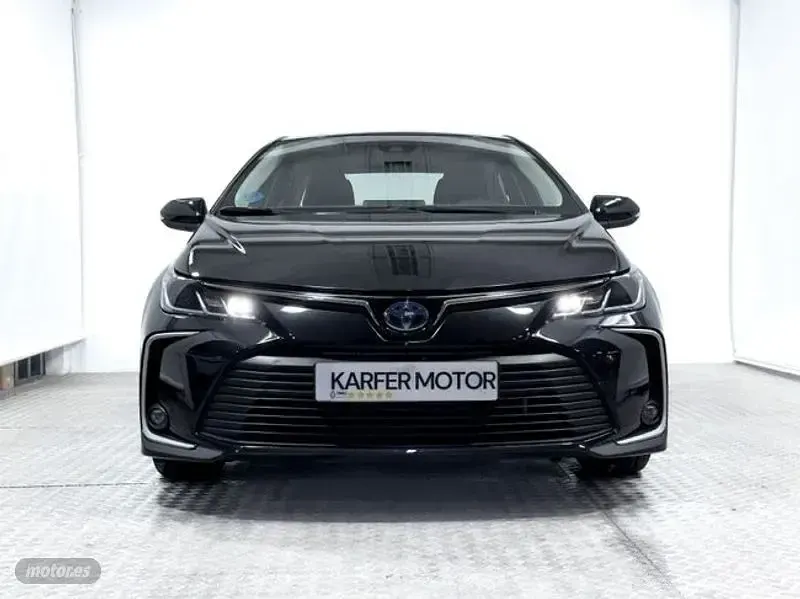 Usado Toyota Corolla Hybrid Active 122 CV (89 kW) 2022 Negro Berlina