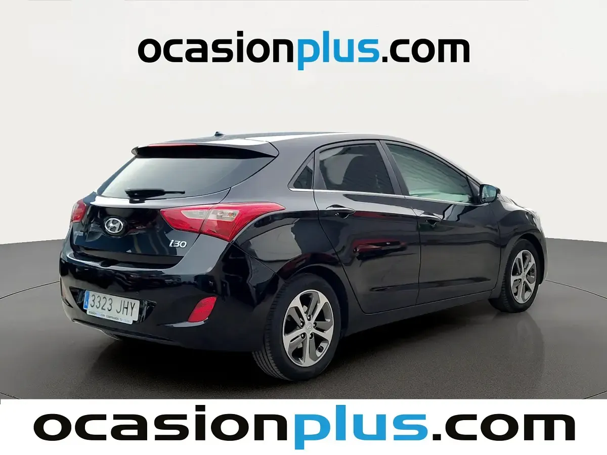 Usado Hyundai i30 110 HP (80 kW) 2015 Preto Citadino
