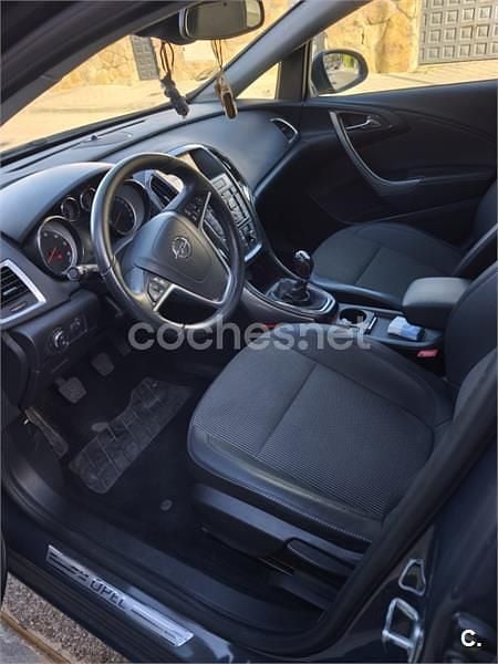 Usado Opel Astra Excellence 130 CV (95 kW) 2013 Marrón Familiar