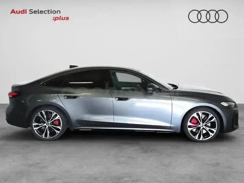 Usado Audi A5 Ambiente 299 CV (219 kW) 2025 Gris / plata Berlina