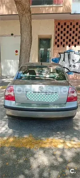 Usado VW Passat Edition 101 CV (74 kW) 2004 Gris / plata Familiar