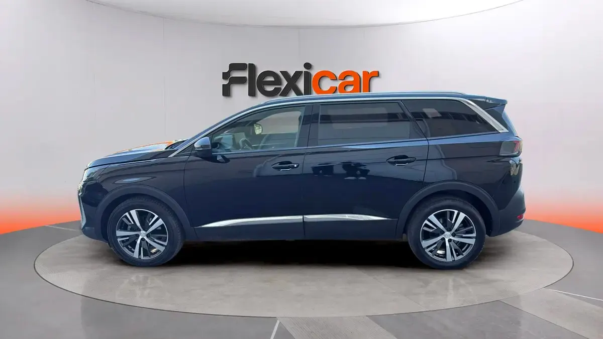 Usado Peugeot 5008 GT 131 CV (96 kW) 2024 Negro SUV