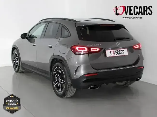 Begagnad Mercedes GLA200 AMG Line Premium 151 HK (111 kW) 2021 Grå SUV