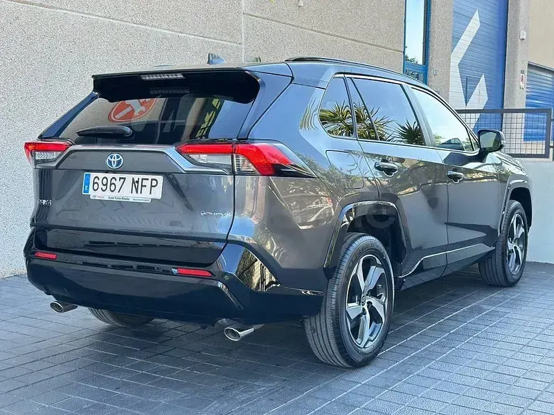 Usado Toyota RAV4 Hybrid Plus 306 CV (225 kW) 2025 Gris / plata SUV