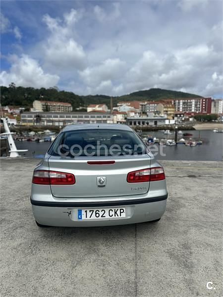 Usado Renault Laguna II Expression 100 CV (73 kW) 2003 Gris / plata Berlina