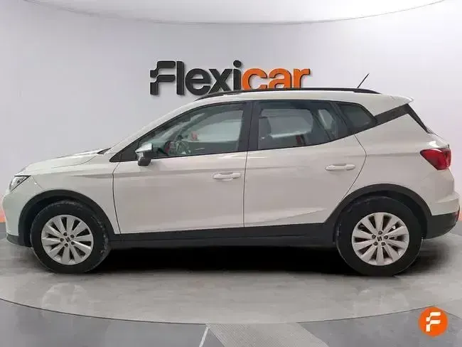 Usado Seat Arona Style 110 CV (80 kW) 2024 Blanco SUV