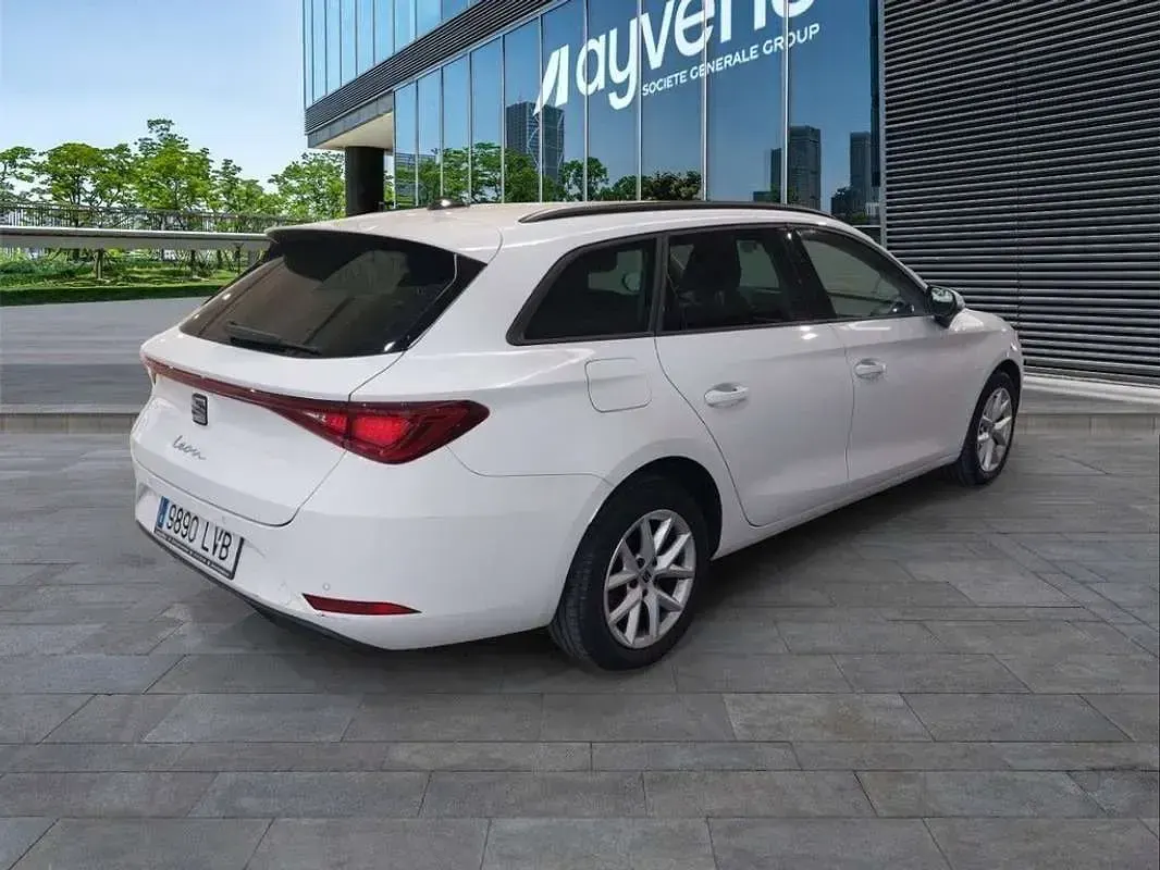 Usado Seat Leon ST Style 116 CV (85 kW) 2021 Blanco Familiar