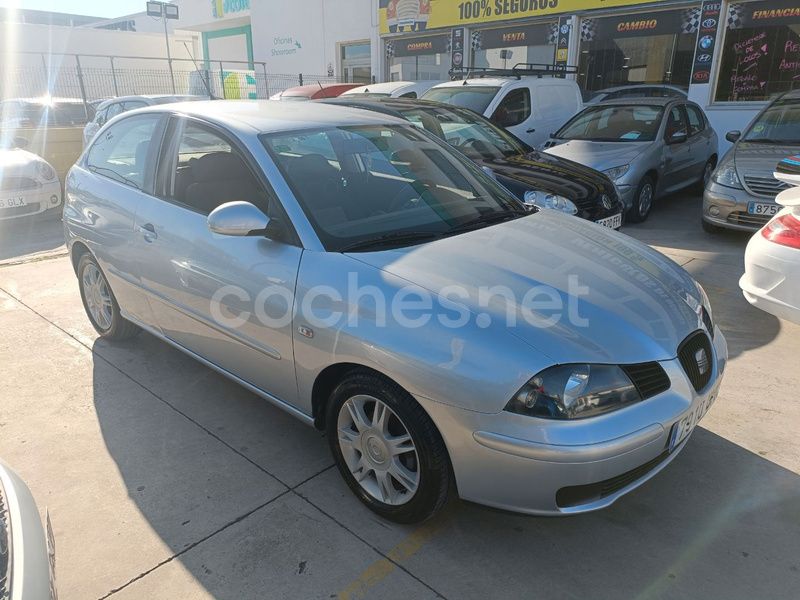 Gris / plata Usado 2005 Seat Ibiza Reference Berlina | 4800 € (Caro) - Imagen 1/4