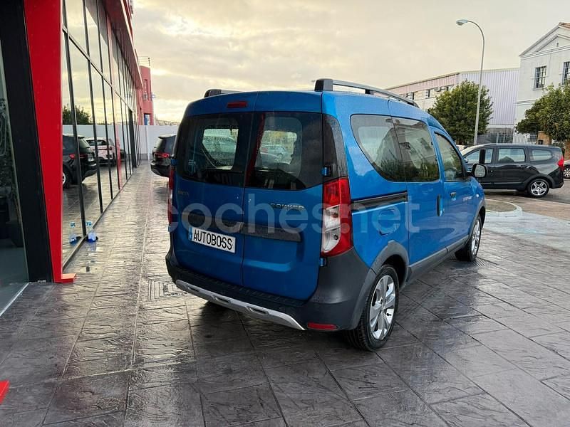 Usado Dacia Dokker Ambiance 116 CV (85 kW) 2015 Azul Monovolumen