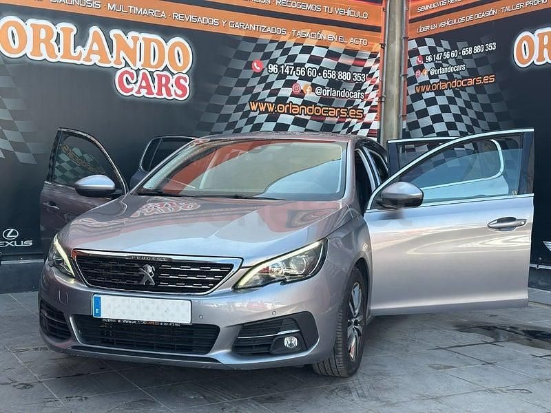 Usado Peugeot 308 Allure 110 CV (80 kW) 2019 Gris / plata Berlina