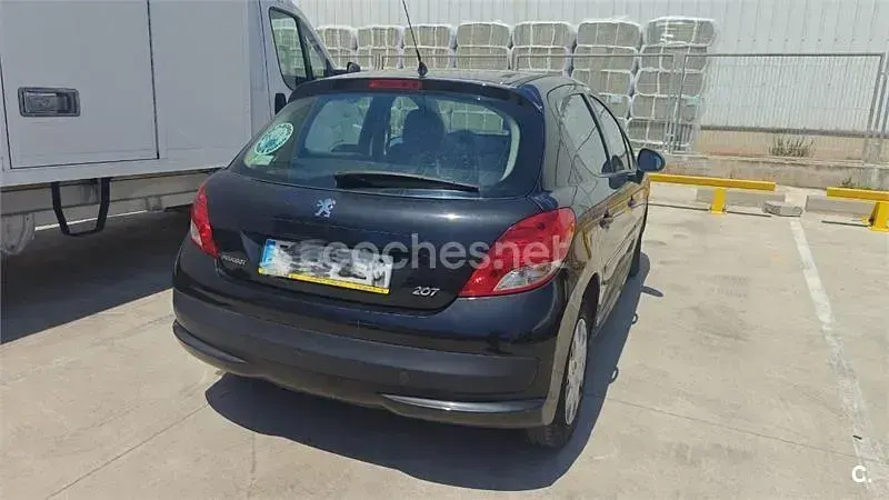 Usado Peugeot 207 Access 70 CV (51 kW) 2012 Negro Berlina