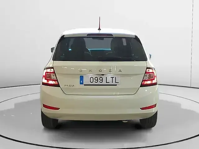 Usado Skoda Fabia Ambition 95 CV (69 kW) 2021 Blanco Utilitario